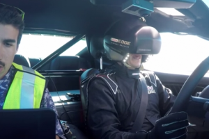 Inilah Rasanya Mengendarai Mobil Dengan Mata Tertutup!