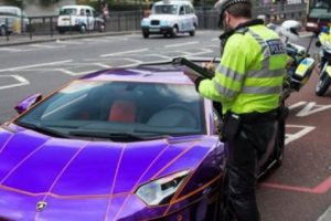 4 Aksi Konyol Oknum Polisi Tilang Pengguna Jalan