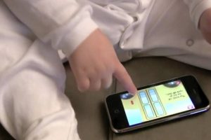 Ironis! Demi iPhone, Orang Tua di China Rela Jual Bayinya!