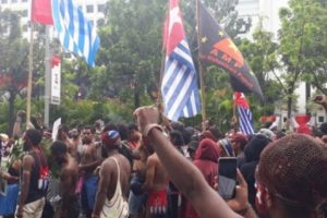 Polisi Tangkap Tersangka Pengibar Bendera Bintang Kejora, Disinyalir Banyak Kejanggalan Dalam Penangkapan Tersebut