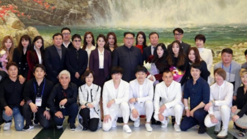 Kim Jong-Un Atur Ulang Jadwal Demi Nonton Red Velvet