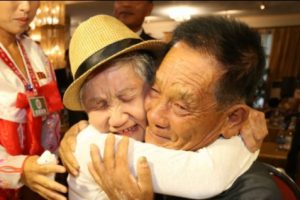 Reuni Korea Selatan & Utara: Terpisah Lebih dari 6 Dekade, Ibu-Anak Ini Akhirnya Bisa Bertemu Kembali