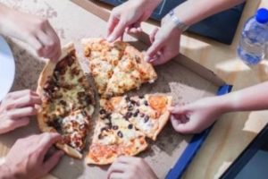 Terungkap! Pizza Dapat Tingkatkan Produktivitas Kerja Karyawan