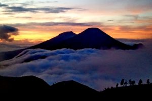 Gunung Indonesia yang Ramah Didaki Pemula