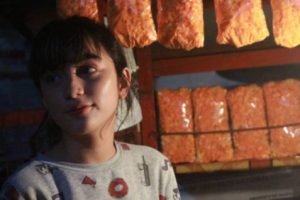 Berparas Cantik nan Manis, Gadis Penjual Popcorn ini Menjadi Viral