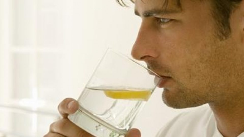 5 Manfaat Minum Air Hangat di Pagi Hari Bagi Kesehatan Tubuh