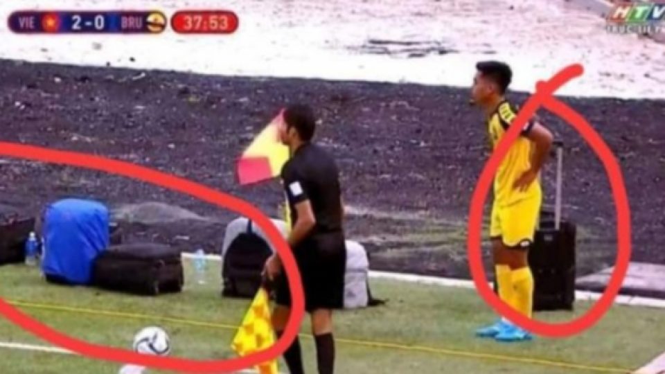 Miris, Timnas Brunei U-22 Harus Bawa Koper ke Pinggir Lapangan Karena Ruang Ganti Belum Rampung