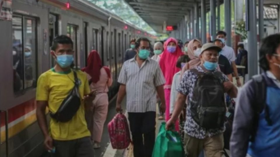 Pelempar Batu ke Kereta di Lintas Stasiun Tanah Abang-Duri pada Hari Rabu Ini Kini Tengah Diburu
