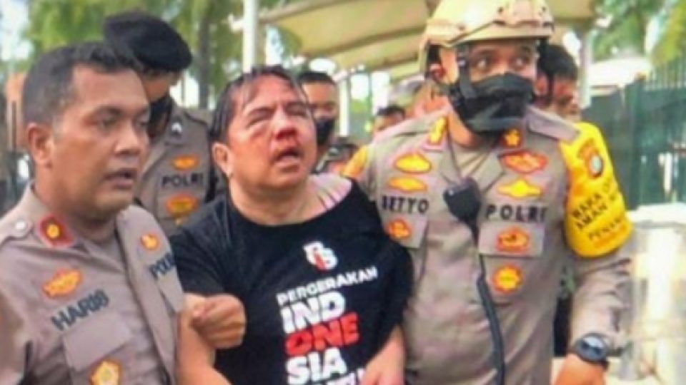 Pegiat Media Sosial dan Dosen UI Ade Armando Babak Belur di Hajar Massa Dalam Aksi Demo 11 April 2022