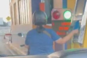 Jasa Marga Buru Emak-emak Pengendara Motor yang Nekat Masuk Tol Angke di Jakarta