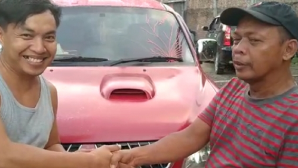 Pengusaha di Sulsel Ini Jual Mobilnya Untuk Dibelikan Masker yang Kemudian Dibagikan ke Masyarakat
