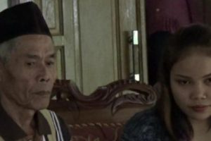 Berawal dari Kerap Beli Bensin Eceran, Kakek 78 Tahun Nikahi Gadis Desa 17 Tahun