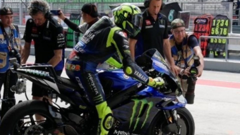 Valentino Jajaki Kemungkinan Pindah ke Petronas Yamaha Untuk Musim Balap MotoGP Tahun Depan