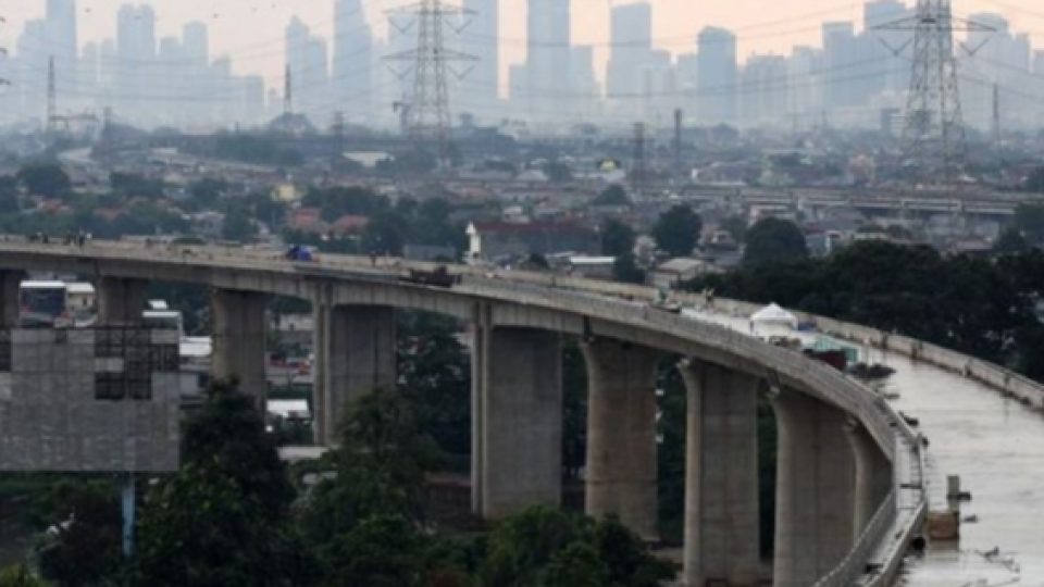 Kontroversi Kereta Cepat Jakarta-Bandung, Biaya Terus Membengkak, Target Selesai Molor Terus