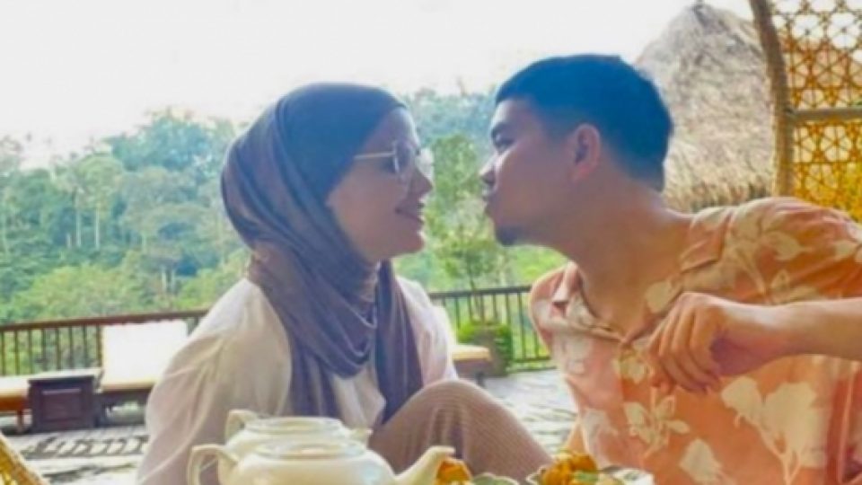 Indra Bekti Jalani 2 Operasi Dengan Lancar, Sang Istri Setia Menunggu Siuman