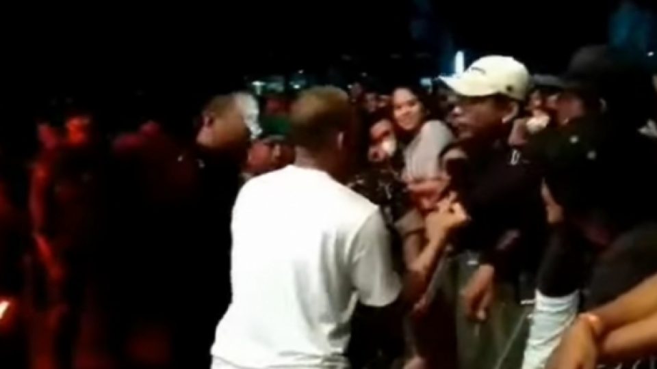 Komika Oki Rengga Emosi Diteriaki 'Enggak Lucu', Paksa Seorang Penonton Naik ke Panggung Ikutan Stand-up