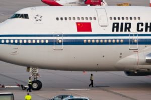 Mulai 16 Juni, AS Akan Larang Penerbangan Maskapai China Masuk ke Negaranya