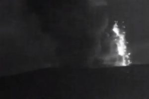Erupsi Gunung Anak Krakatau Jumat Malam, Kolom Abu Setinggi Lebih Dari 300 Meter