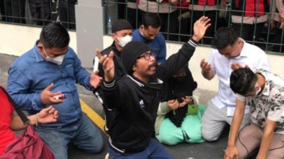 Tangis, Teriakan, dan Kekecewaan Para Korban Binomo Usai Hakim Putuskan Seluruh Aset Indra Kenz Disita Negara