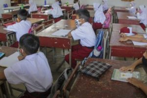Perhimpunan Dokter Paru Sarankan Pemerintah Kaji Ulang PTM Seiring Meningkatnya Kasus Varian Omicron
