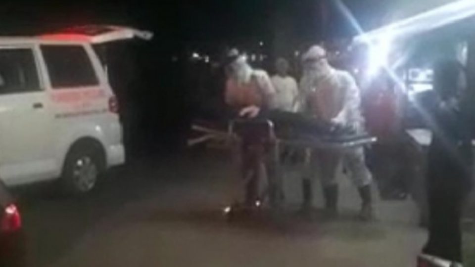 Gadis Pingsan di Garut Dijemput Petugas Ber-APD, Ternyata Pingsan Karena Diputus Pacar
