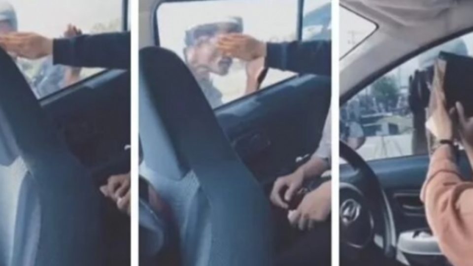 Bikin Resah, Sebuah Video Viral Perlihatkan Tukang Parkir Paksa Intip Isi Mobil yang Ditumpangi Wanita Muda