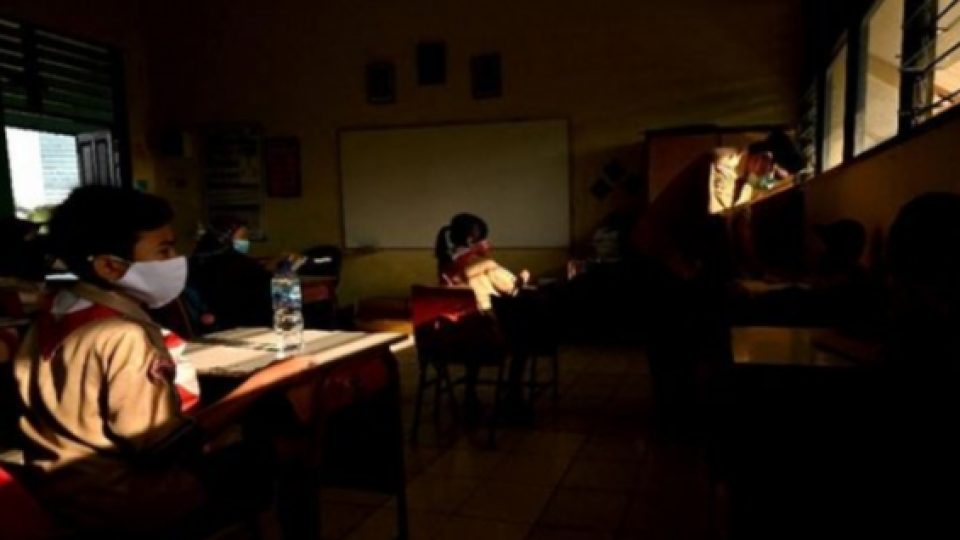 Guru SMP di Bone, Sulsel, Ceramah Berjam-jam Hingga Para Murid Kelaparan dan Sebagian Pingsan