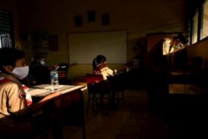 Guru SMP di Bone, Sulsel, Ceramah Berjam-jam Hingga Para Murid Kelaparan dan Sebagian Pingsan