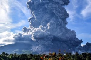 Gunung Sinabung Erupsi Kembali, Warga Diminta Waspada