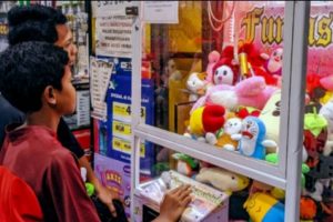 MUI Purworejo Resmi Haramkan Permainan Capit Boneka Karena Dinilai Berunsur Perjudian