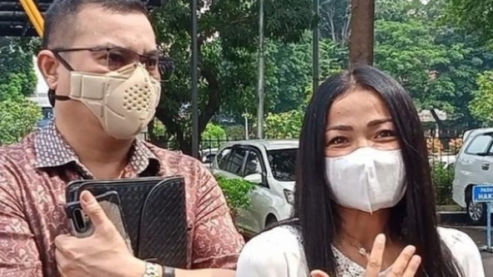 Nirina Zubir Hadiri Sidang Untuk Pertama Kali Dalam Kasus Mafia Tanah yang Menimpa Keluarganya
