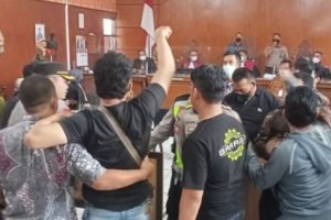 Sidang Kasus Quotex Berujung Ricuh Setelah Doni Salmanan Divonis Ringan dan Aset Dikembalikan