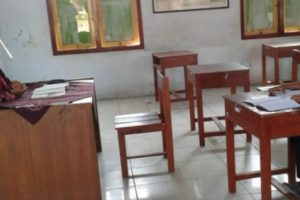 Tak Punya Smartphone, Siswa di Rembang Terpaksa Belajar Tanpa Teman Sekelas di Sekolah