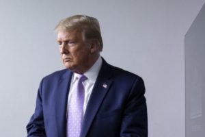 Donald Trump Tandatangani Perintah Pelarangan Penggunaan Tiktok dan WeChat di AS