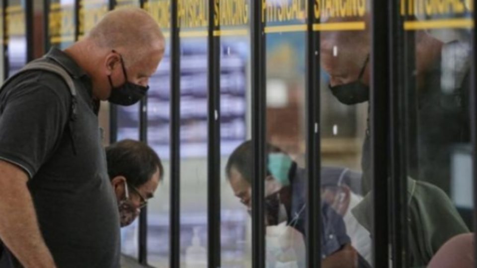 Masih Banyak Orang Positif COVID-19 Masuk ke Indonesia Bawa Surat Bebas COVID-19