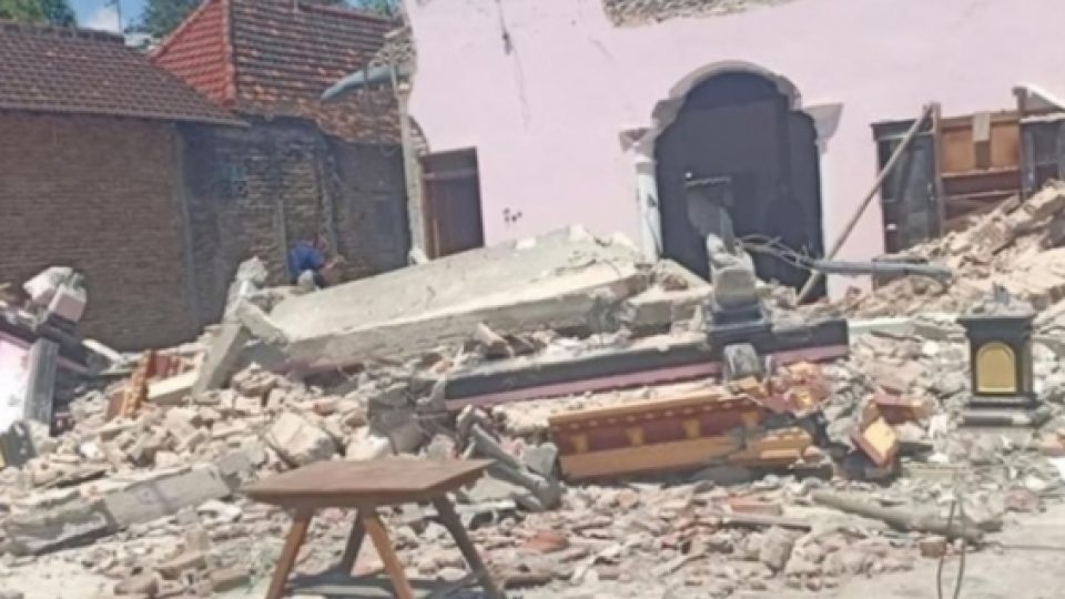 Istri Nekat Hancurkan Rumah di Madiun Karena Suaminya Selingkuh