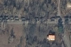 Citra Satelit Diklaim Tunjukkan Konvoi Besar-besaran Pasukan Rusia Tengah Menuju Kiev