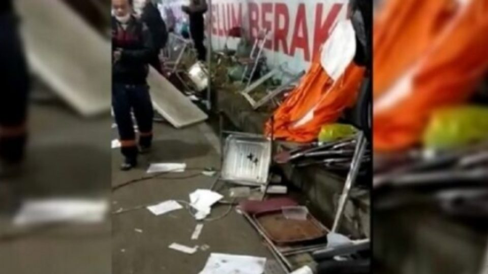 Ratusan Warga Terobos dan Rusak Pos Penyekatan Suramadu Karena Menolak Jalani Tes Swab Antigen