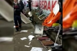 Ratusan Warga Terobos dan Rusak Pos Penyekatan Suramadu Karena Menolak Jalani Tes Swab Antigen