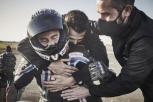 Tak Dikekang Usia, Max Biaggi Pecahkan Rekor Kecepatan Motor Listrik Hingga 408 Km/Jam