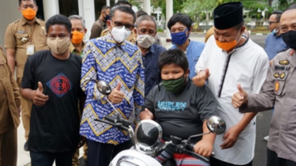 Bocah Korban Perundungan di Sulawesi Selatan Dapat Hadiah Sepeda Motor dan Beasiswa