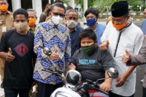 Bocah Korban Perundungan di Sulawesi Selatan Dapat Hadiah Sepeda Motor dan Beasiswa