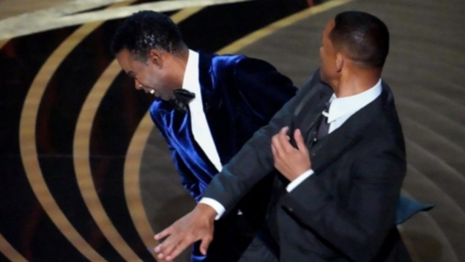 Will Smith Tampar Chris Rock di Atas Panggung Piala Oscar 2022