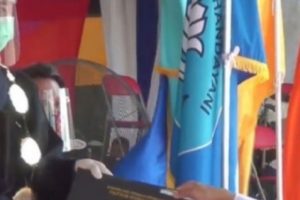 200 Mahasiswa Poliwangi Jalani Wisuda 'Drive Thru' 