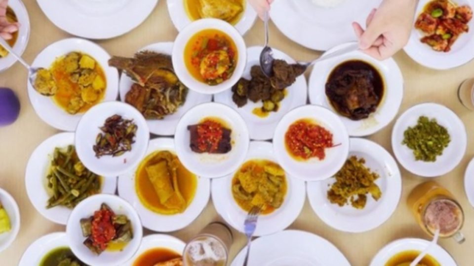 Nasi Padang Babi Bikin Geger, Pemilik Restoran Dibawa ke Polsek Kelapa Gading