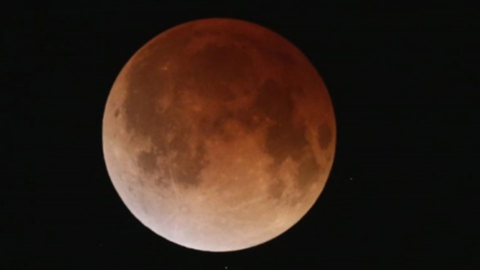 Jangan Lewatkan Gerhana Bulan Terlama Abad Ini yang Akan Terjadi Jumat Malam Nanti, Catat Waktu dan Cara Melihatnya
