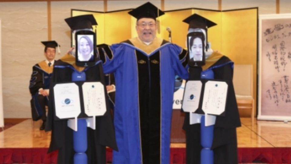 Universitas di Jepang Ini Gelar Wisuda Dengan Robot di Tengah-tengah Pandemi COVID-19