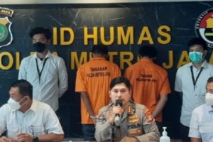 Dua Kurir Ojol Gadungan yang Larikan MacBook Rp 67 Juta Ditangkap Polisi
