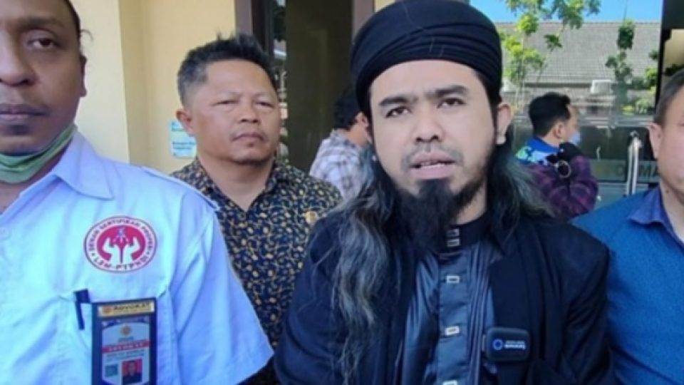 Polemik Tak Kunjung Selesai! Gus Samsudin Laporkan Pesulap Merah Atas Dugaan Pencemaran Nama Baik