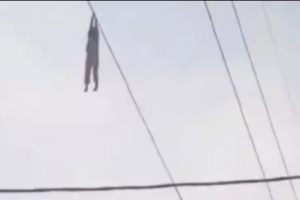 Heboh Bocah 'Tergantung' di Kabel Sutet Setinggi 15 Meter di Tangerang